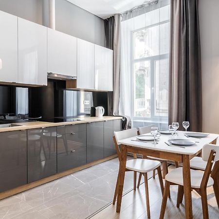 Inshiapartments On Popovycha Str 2 ลวีฟ ภายนอก รูปภาพ